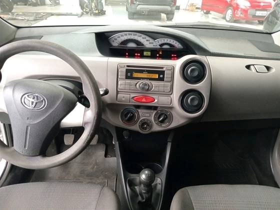 TOYOTA ETIOS 1.3 XS 16V FLEX 4P MANUAL TOYOTA ETIOS 1.3 XS 16V FLEX 4P MANUAL